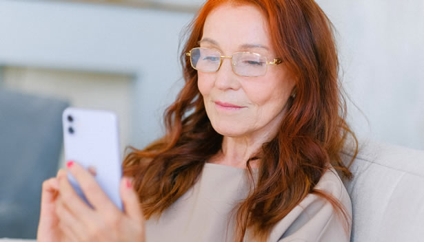 5 Tips for Writing a Great First Message for Online Dating Over 60